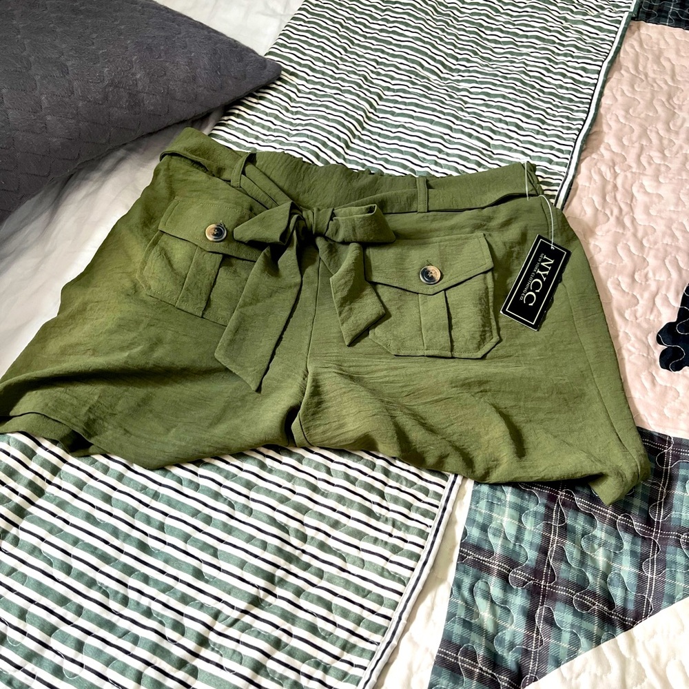 Page boy shorts in army green, size medium